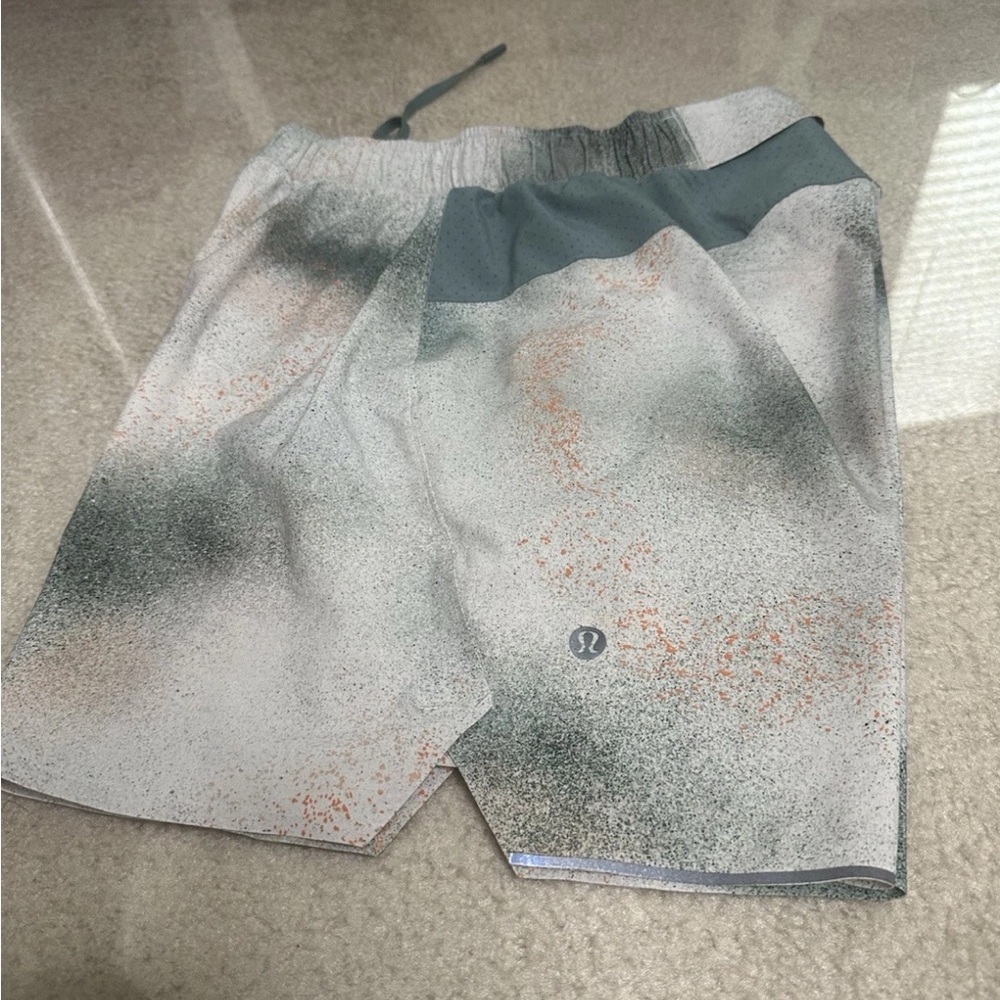 LULULEMON ATHLETICA SPLATTER SURGE MEN  REFLECTIVE ATHLETIC WORKOUT SHORTS M NEW